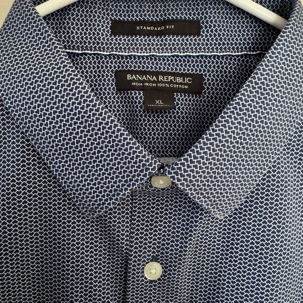 Banana Republic Men’s Standard-Fit Non-Iron Cotton‎ Button Shirt Size XL Blue
